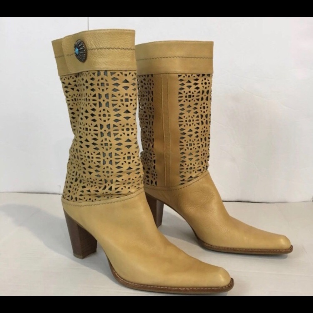 🌼Stuart Weizman Mid Calf Lazer Cut Cowgirl Boots.